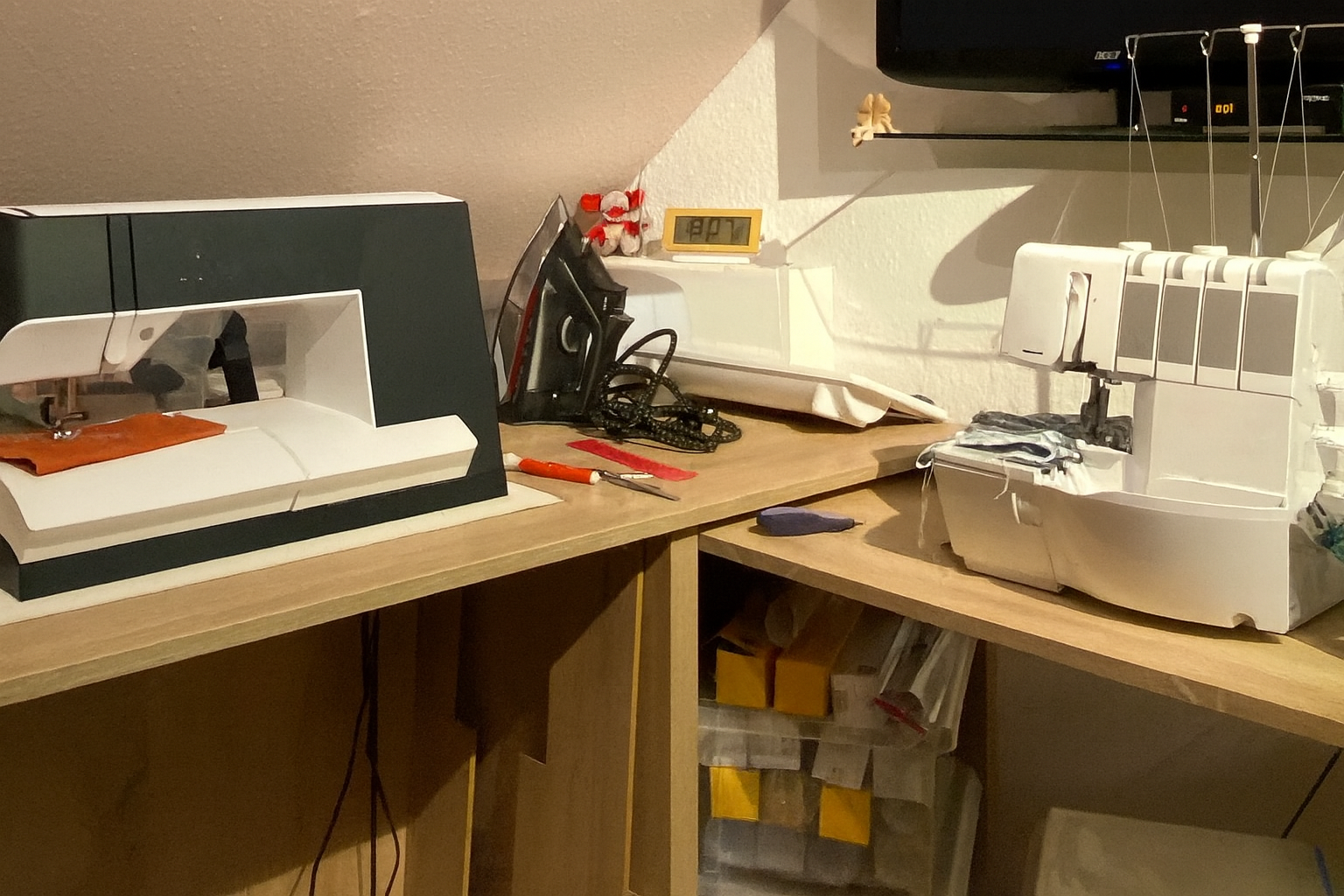 Arbeitsplatz in der Nähsalat-Werkstatt